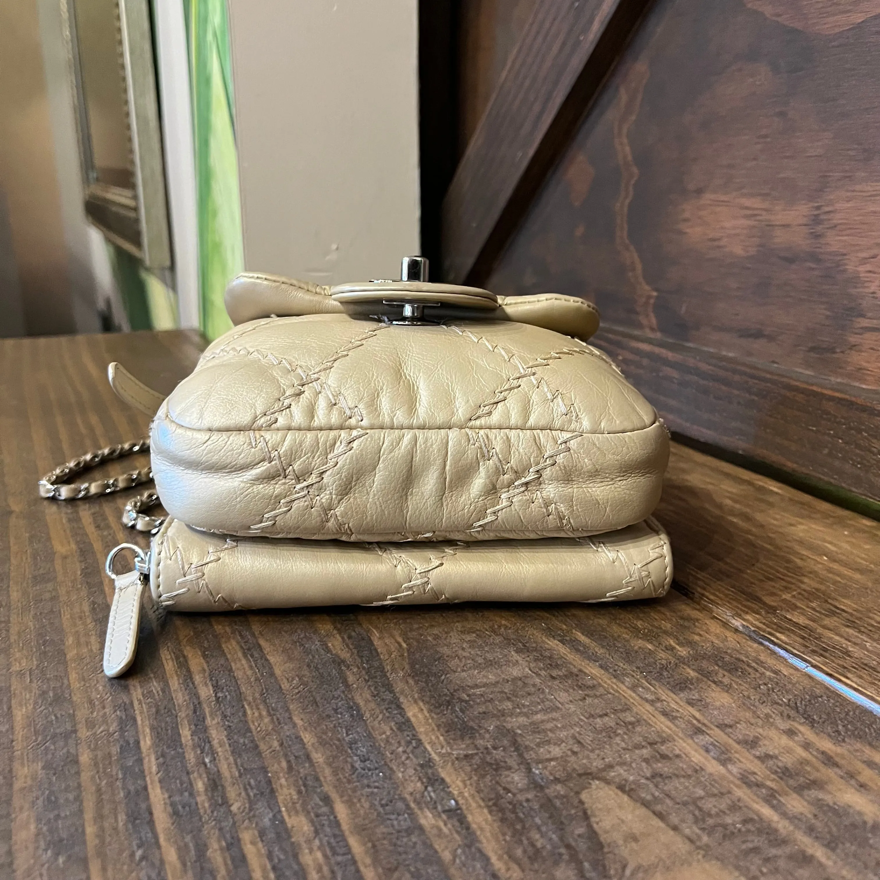 CHANEL Gold Ultimate Stitch Mini Flap Crossbody ADI1164