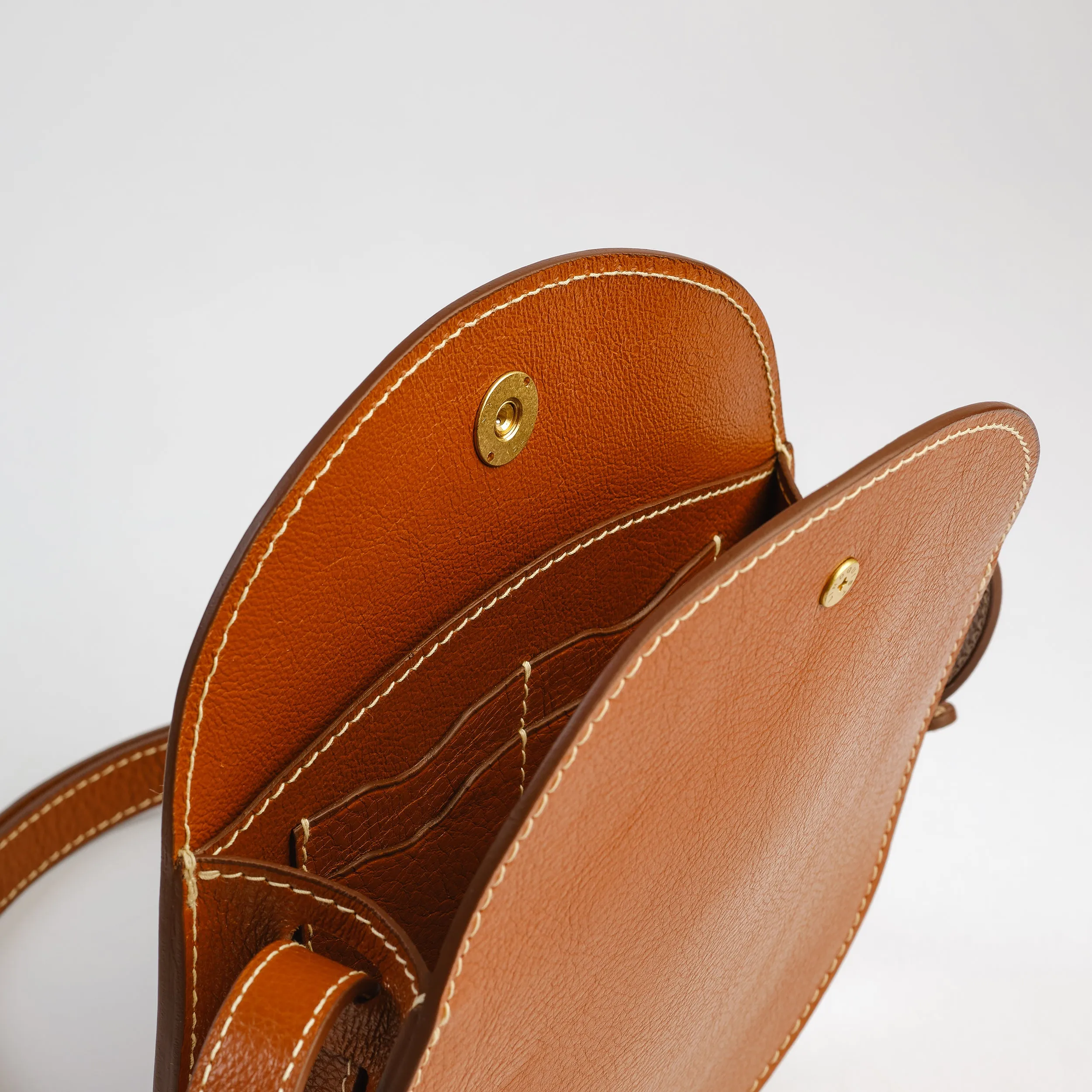 Eggi in Leather Brown