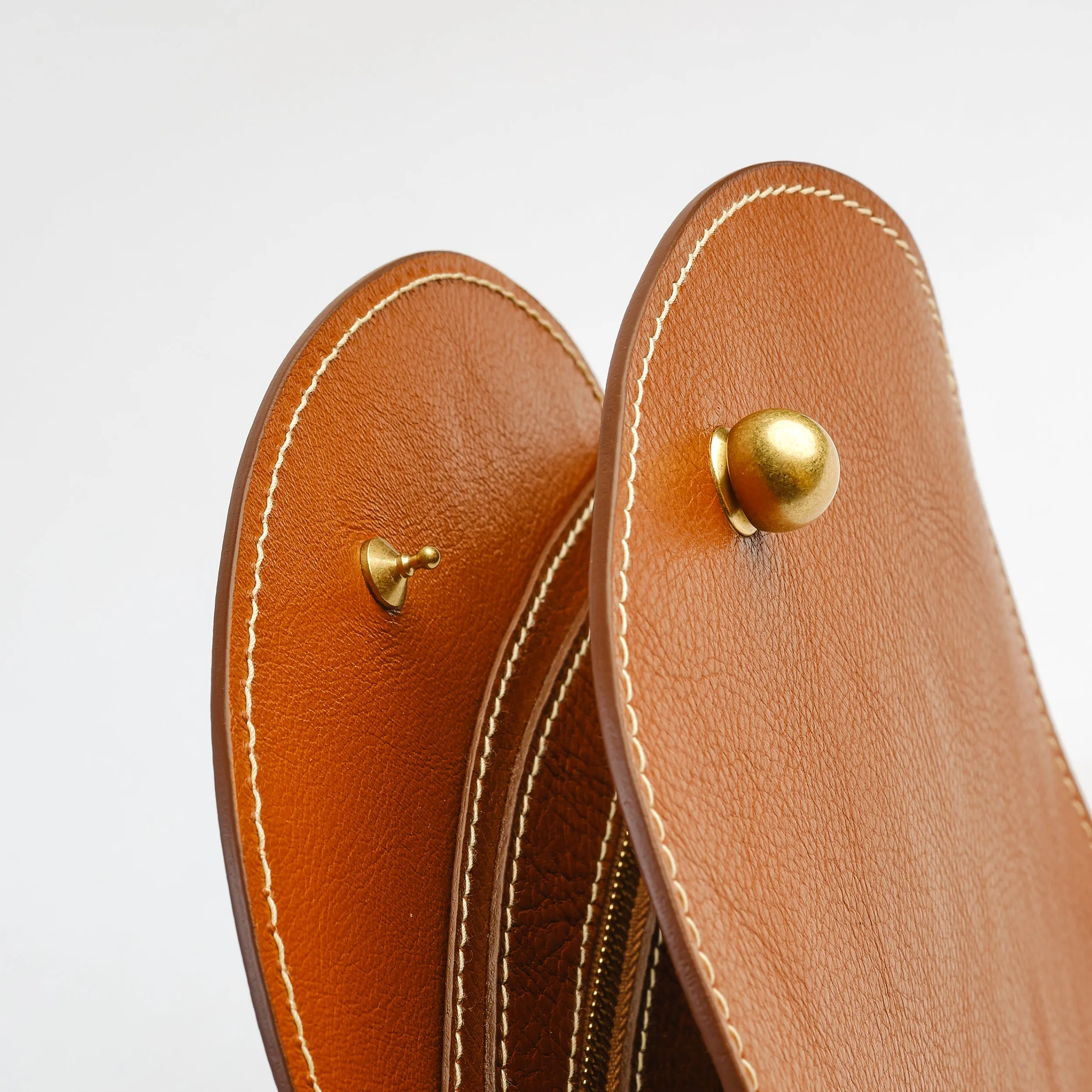Eggi in Leather Brown