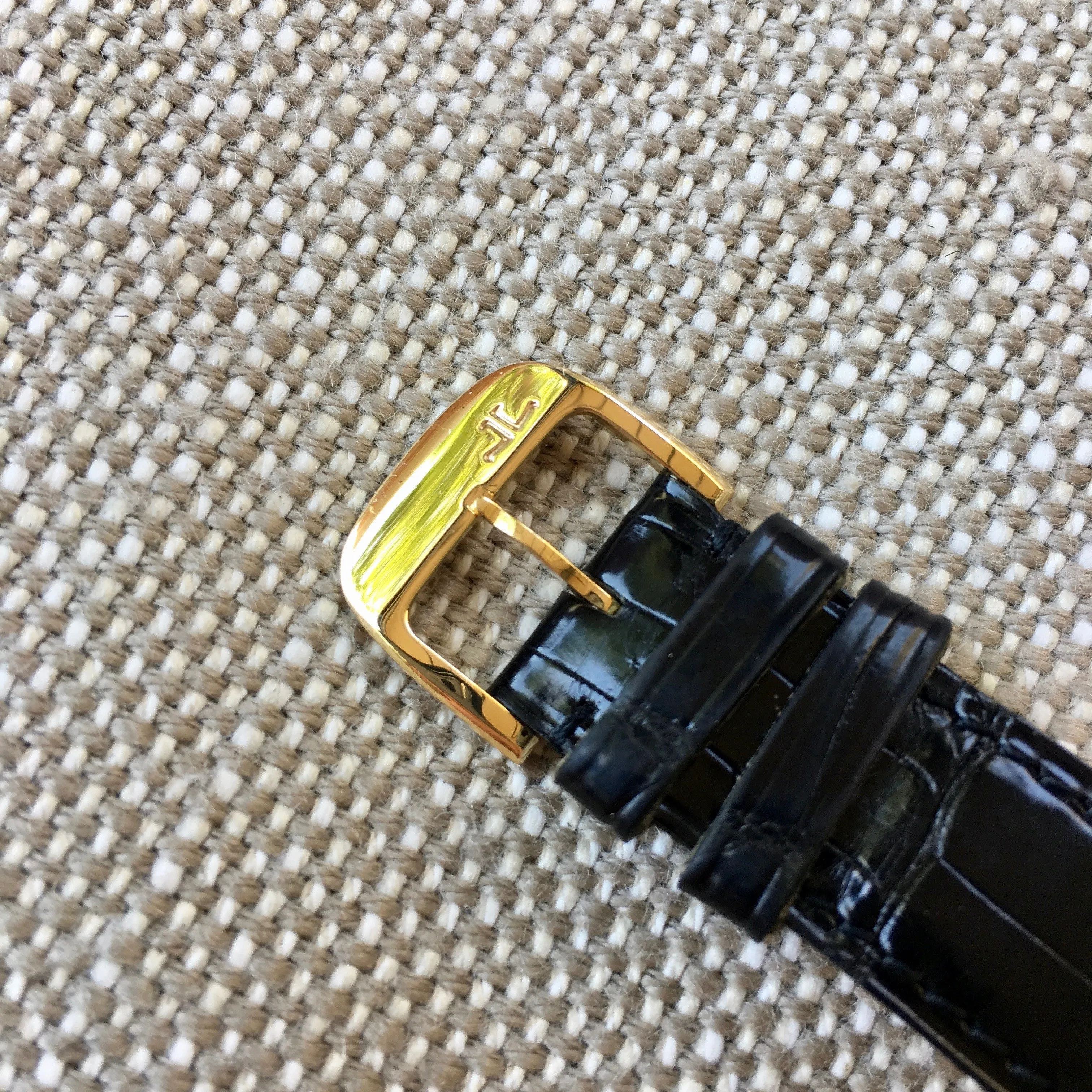 Jaeger LeCoultre Reverso 18K Yellow Gold Manual Wind Silver Leather Wristwatch