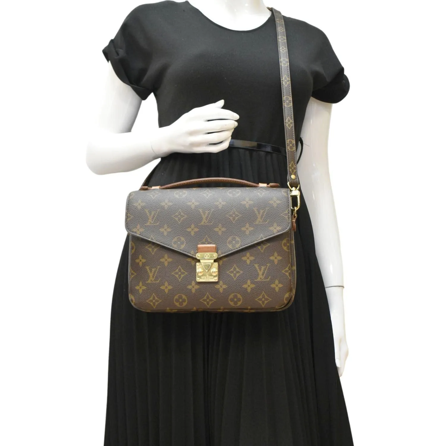 LOUIS VUITTON Metis Pochette Monogram Canvas Crossbody Bag Brown