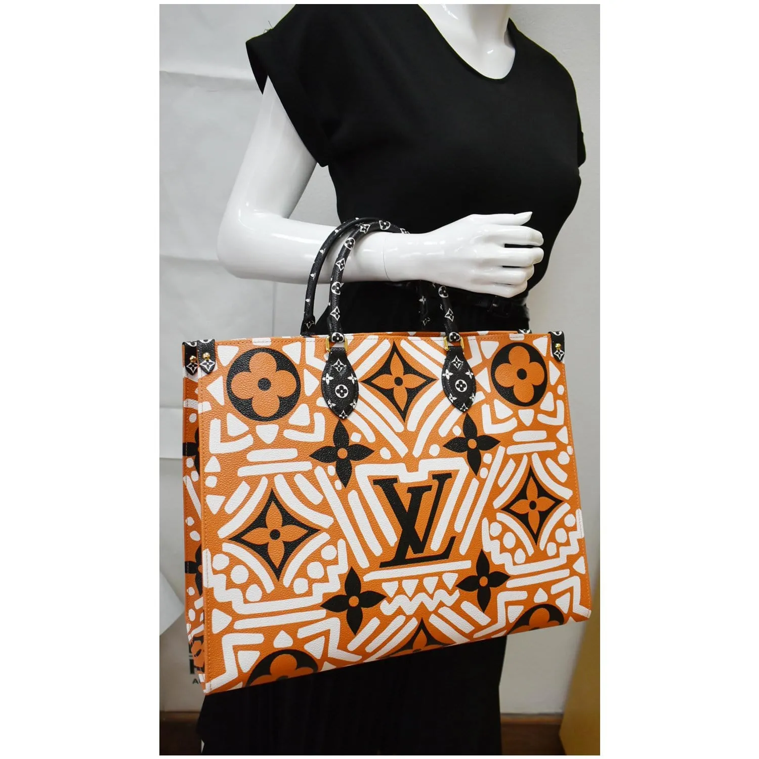 LOUIS VUITTON Onthego GM Crafty Monogram Giant Canvas Shoulder Bag Caramel