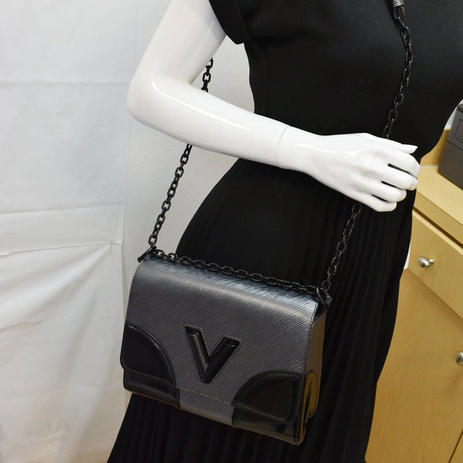 LOUIS VUITTON Twist MM Epi Patent Leather Shoulder Bag Silver