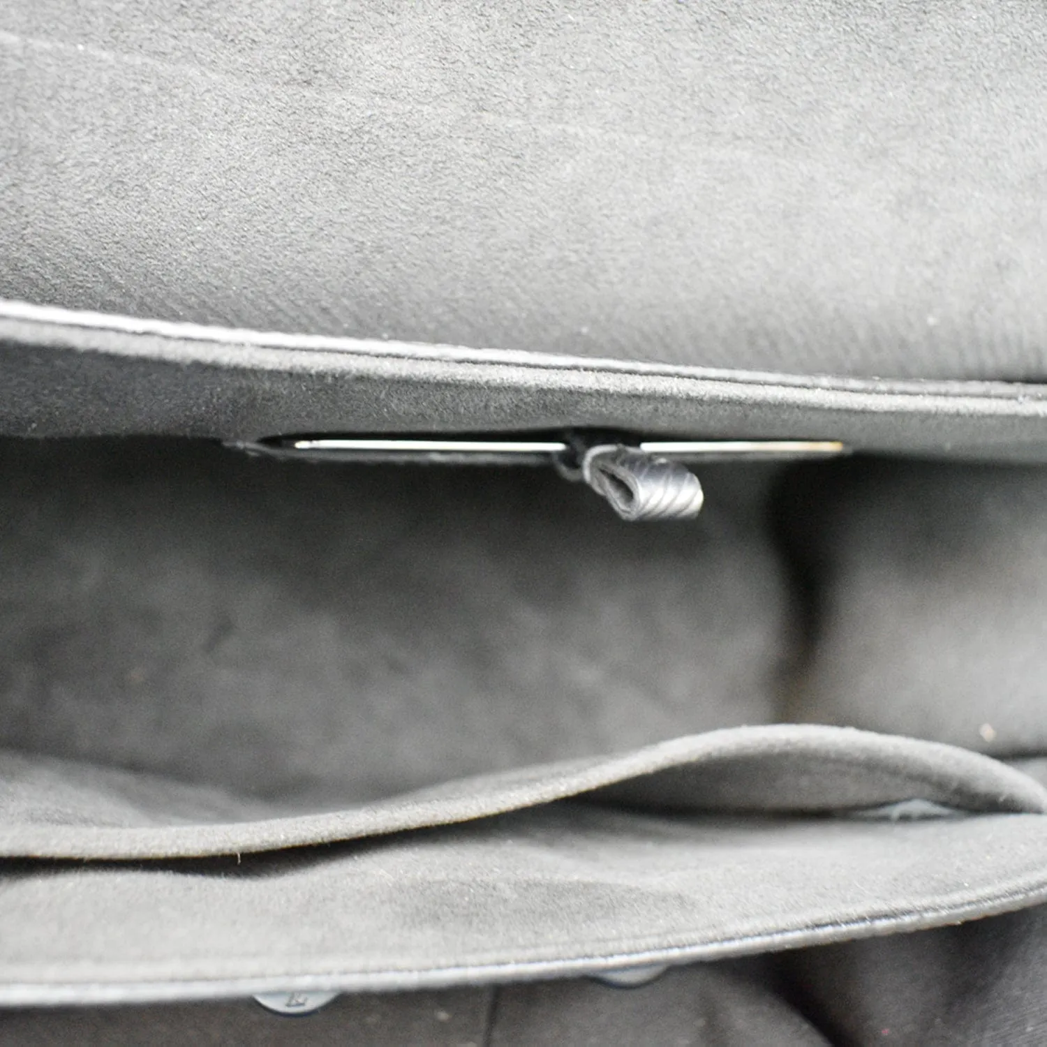 LOUIS VUITTON Twist MM Epi Patent Leather Shoulder Bag Silver