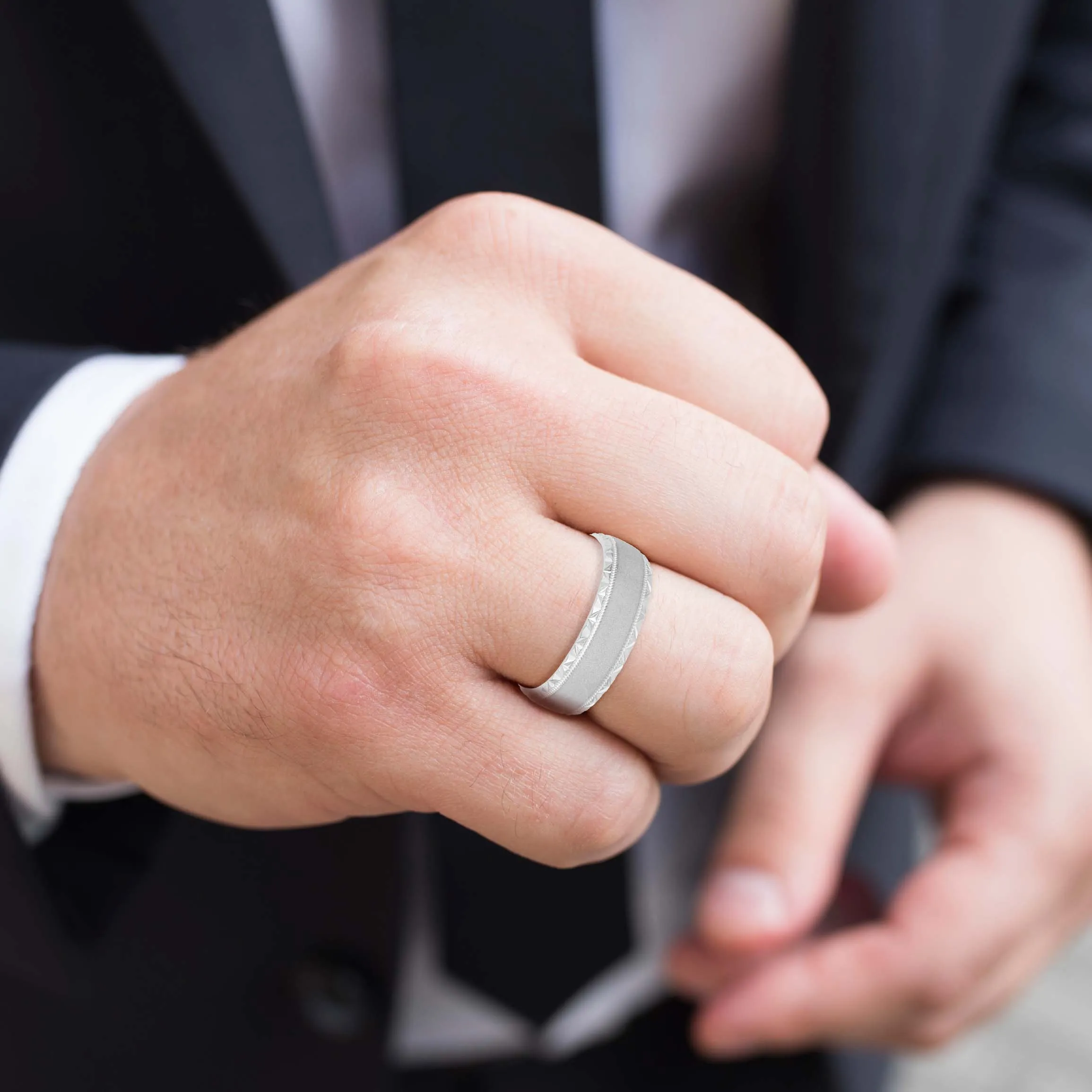 Men's Hammered Edge Band