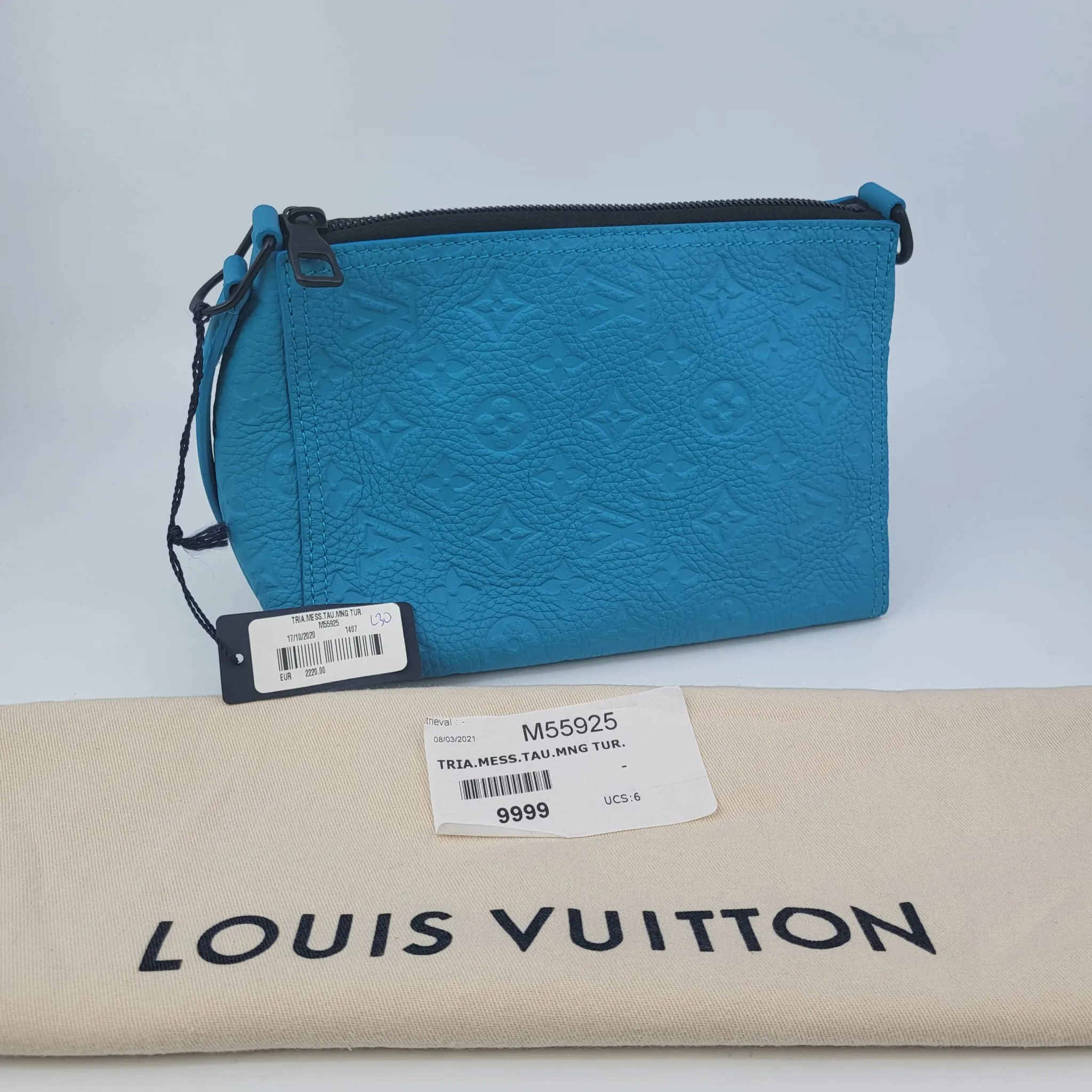 Triangle Mesenger Bag Taurillon Monogram