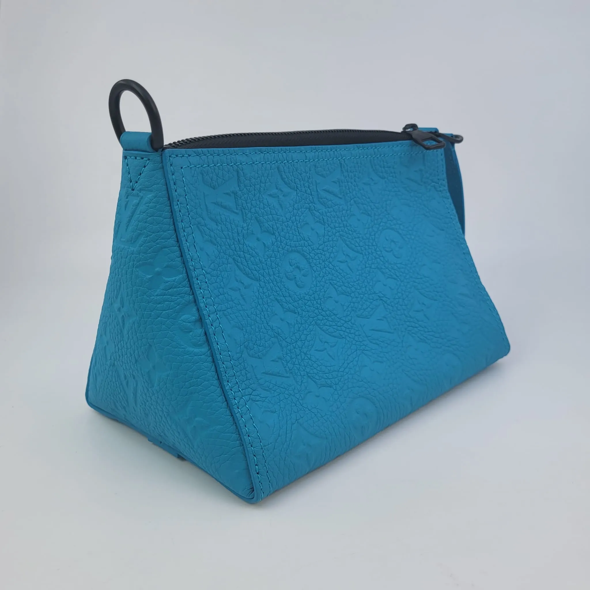 Triangle Mesenger Bag Taurillon Monogram