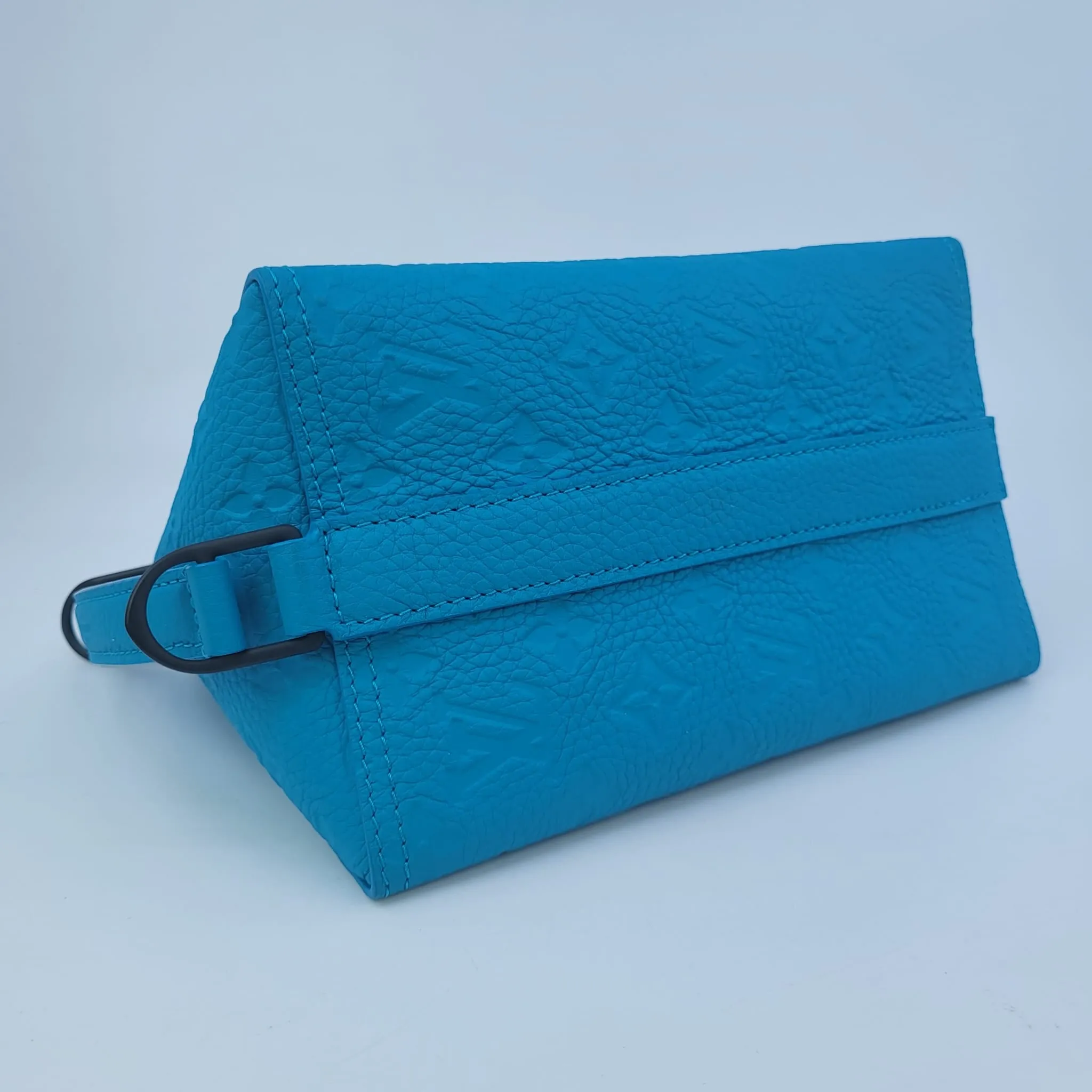Triangle Mesenger Bag Taurillon Monogram