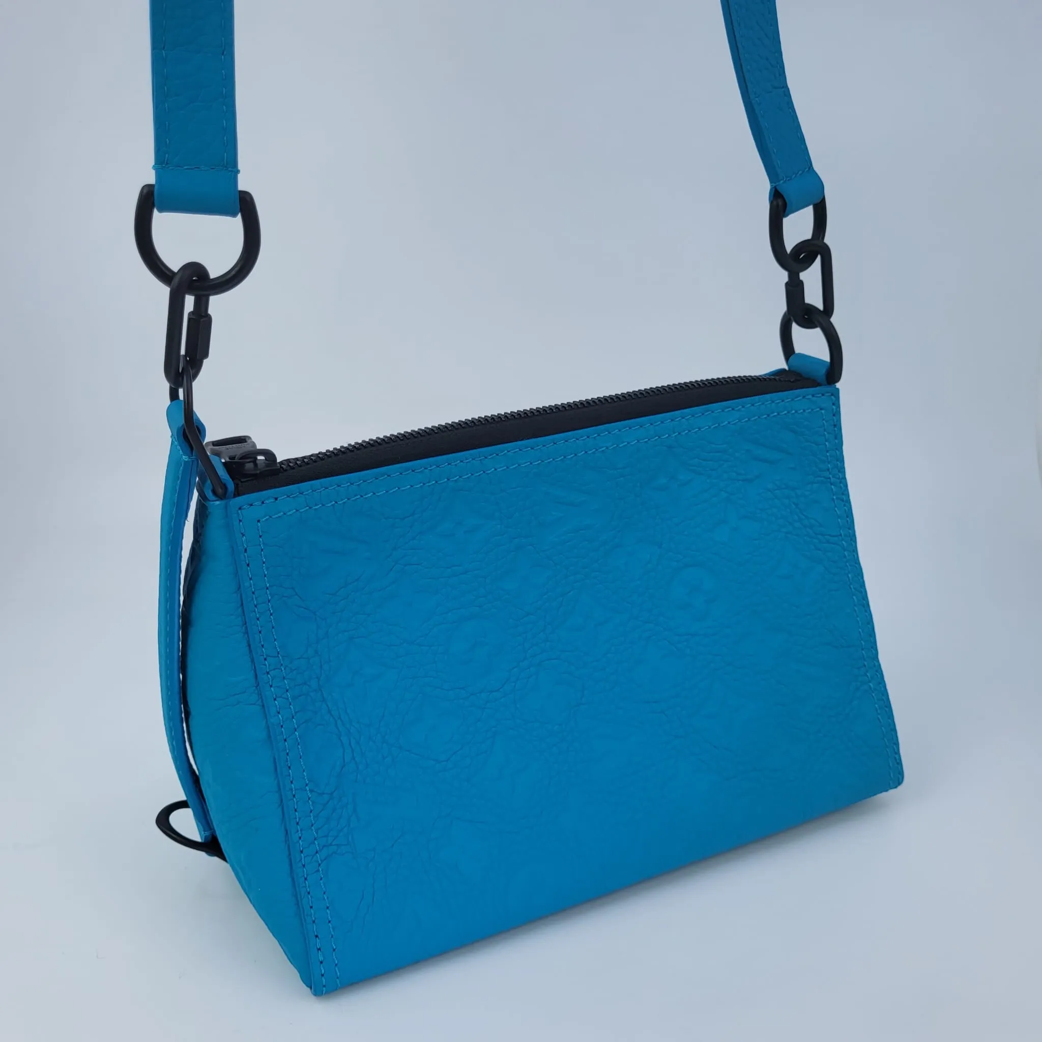 Triangle Mesenger Bag Taurillon Monogram