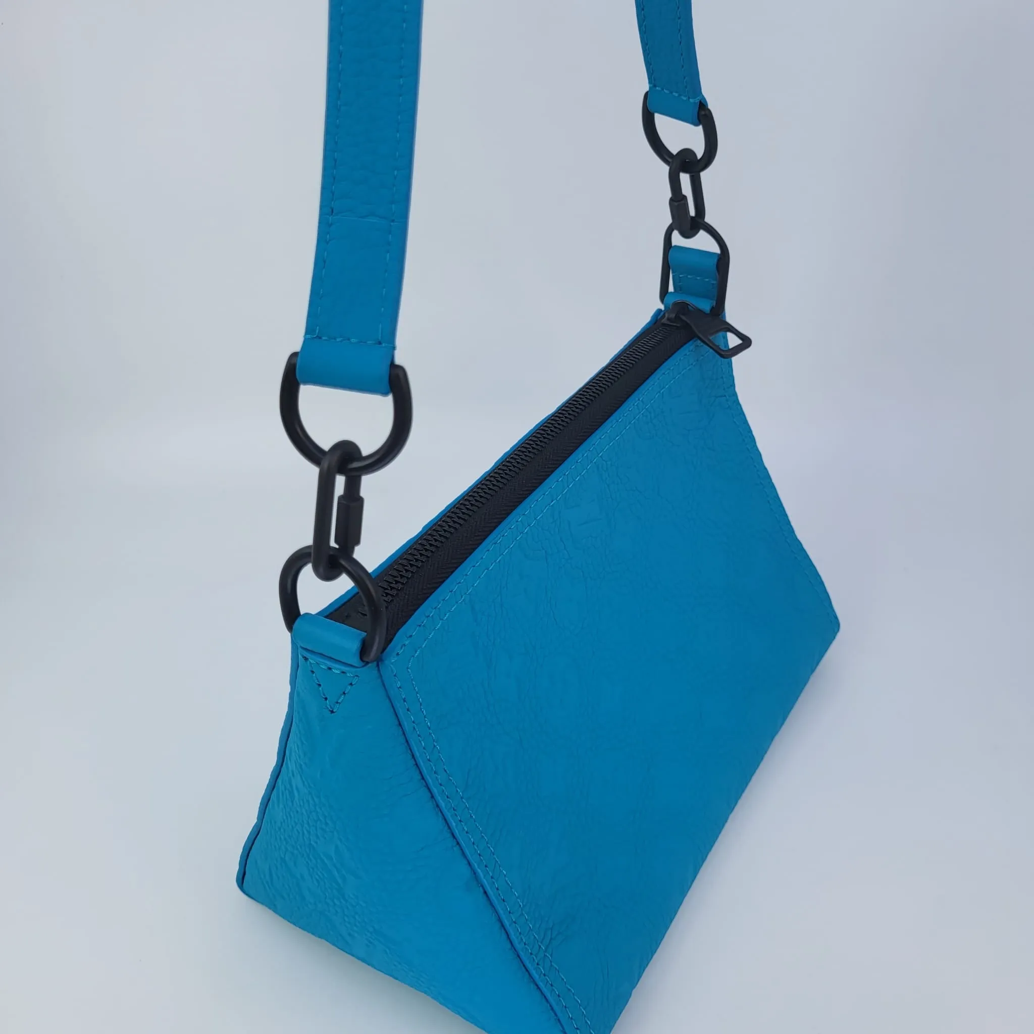Triangle Mesenger Bag Taurillon Monogram