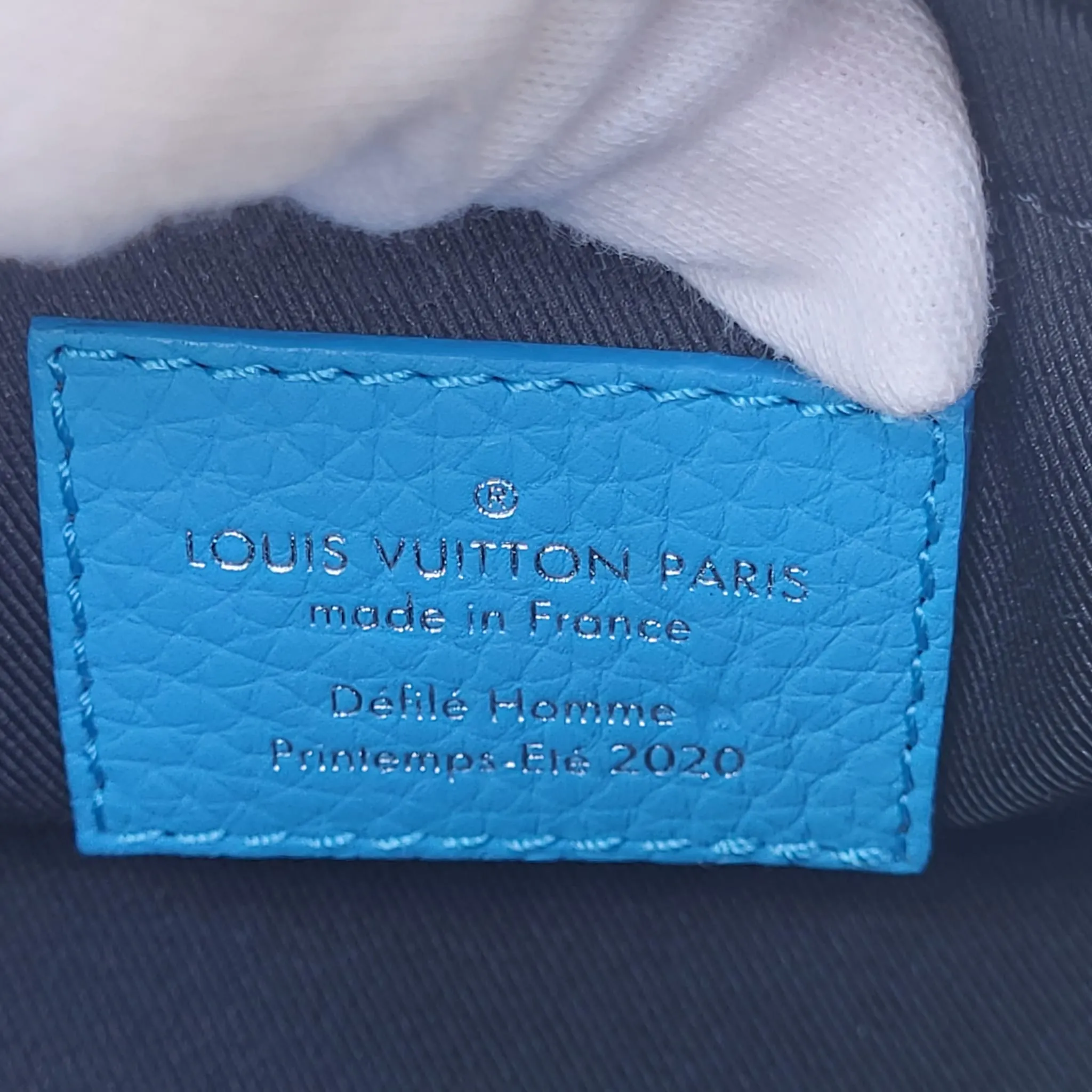 Triangle Mesenger Bag Taurillon Monogram
